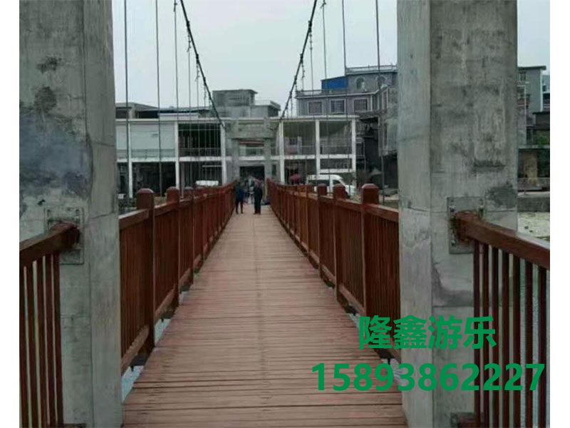 防腐木吊橋