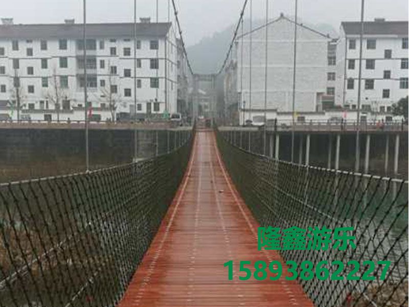 防腐木吊橋