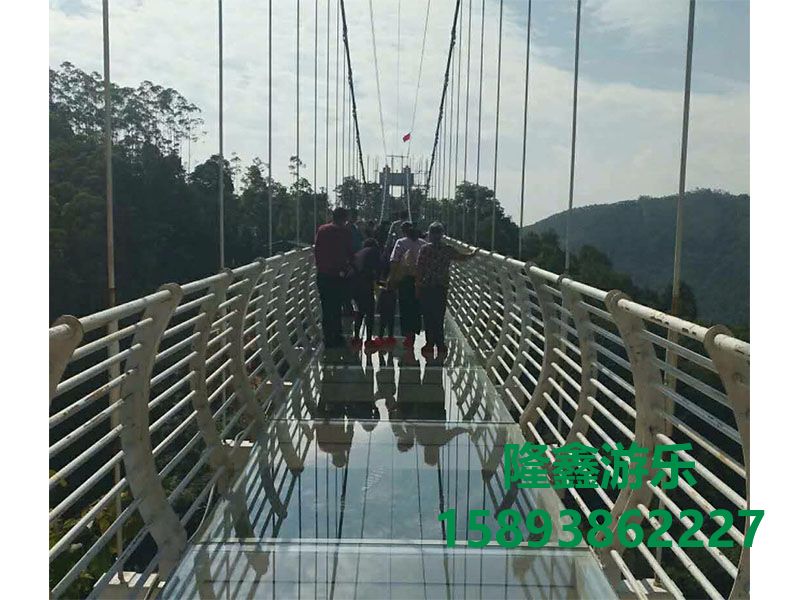 玻璃吊橋