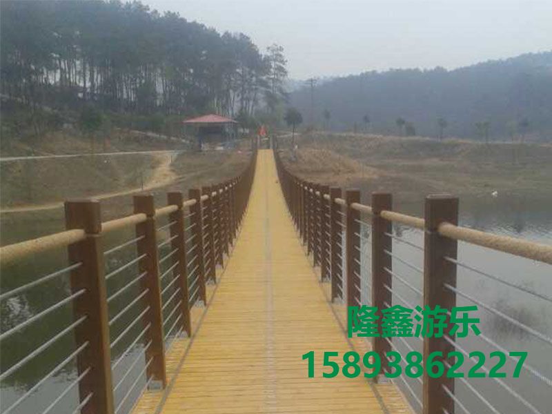 防腐木吊橋